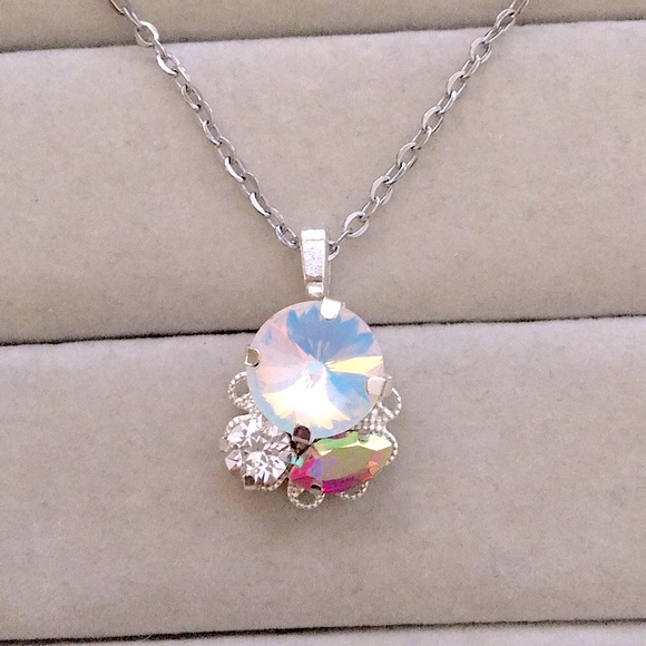 White Opal + Aurora Borealis Rivoli Crystal Silver Pendant Drop Necklace - Picture 8 of 9